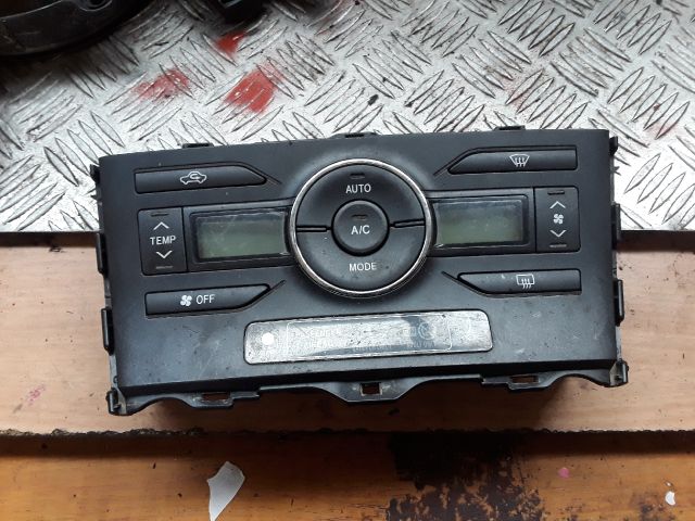 bontott TOYOTA AURIS Fűtéskapcsoló (manuális klímás)