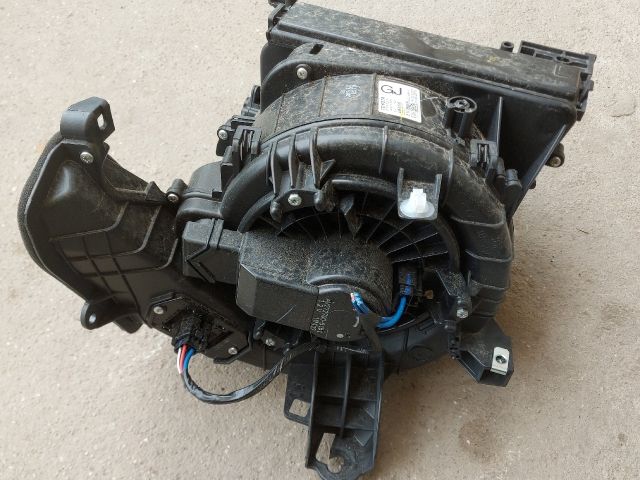 bontott TOYOTA AURIS Fűtőmotor (Klímás)