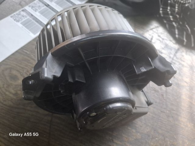 bontott TOYOTA AURIS Fűtőmotor (Nem klímás)