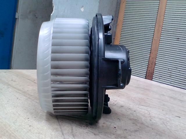 bontott TOYOTA AURIS Fűtőmotor (Nem klímás)