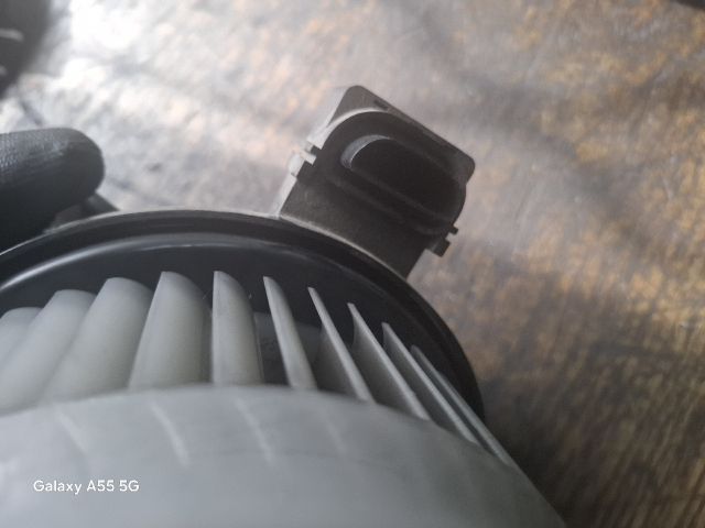 bontott TOYOTA AURIS Fűtőmotor (Nem klímás)