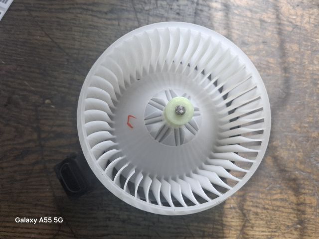 bontott TOYOTA AURIS Fűtőmotor (Nem klímás)