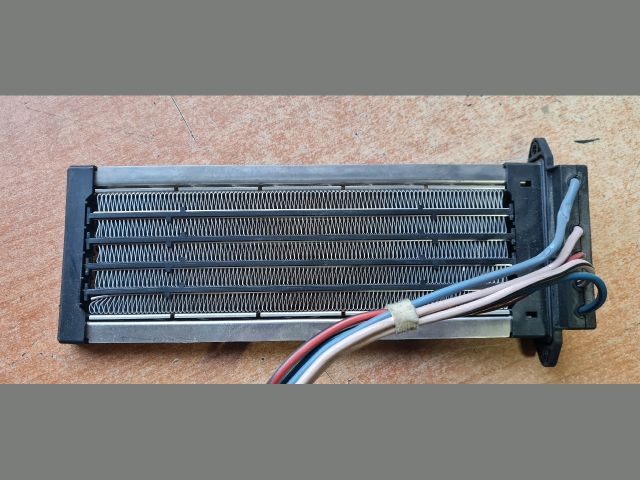 bontott TOYOTA AURIS Fűtőradiátor (Elektromos)
