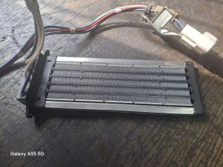 bontott TOYOTA AURIS Fűtőradiátor (Elektromos)