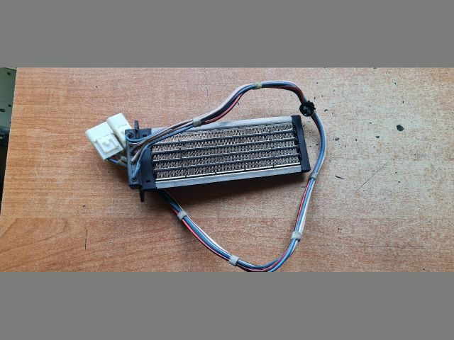 bontott TOYOTA AURIS Fűtőradiátor (Elektromos)