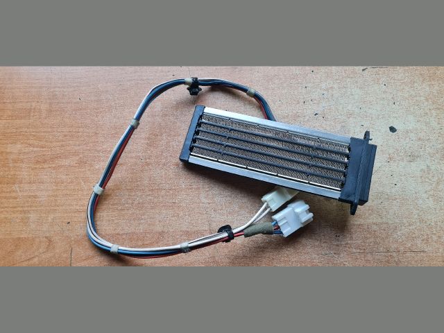 bontott TOYOTA AURIS Fűtőradiátor (Elektromos)