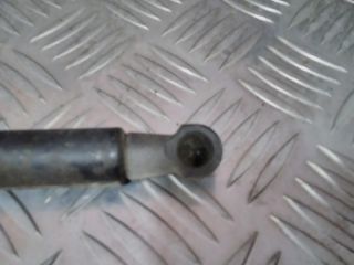 bontott TOYOTA AURIS Gázrugós Kitámasztó Teleszkóp Csomagtérajtó Bal