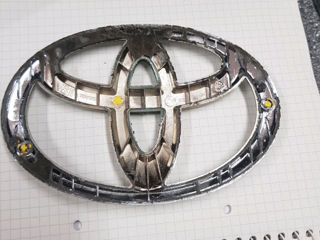 bontott TOYOTA AURIS Hátsó Embléma