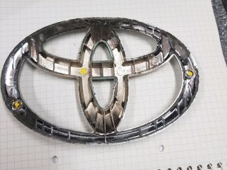 bontott TOYOTA AURIS Hátsó Embléma