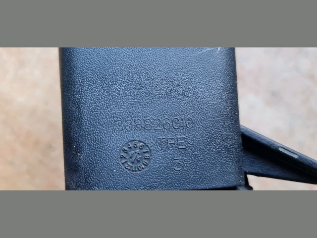 bontott TOYOTA AURIS Hátsó középső Biztonsági Öv Csat