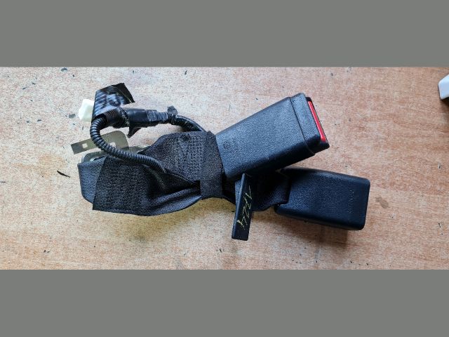 bontott TOYOTA AURIS Hátsó középső Biztonsági Öv Csat