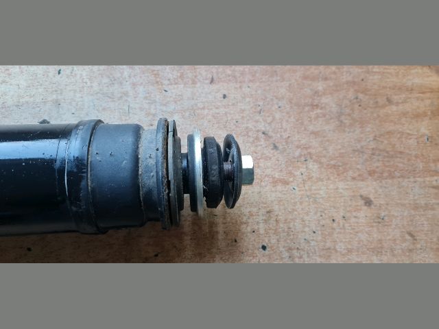 bontott TOYOTA AURIS Hátsó Lengéscsillapító (Pozíciófüggetlen)