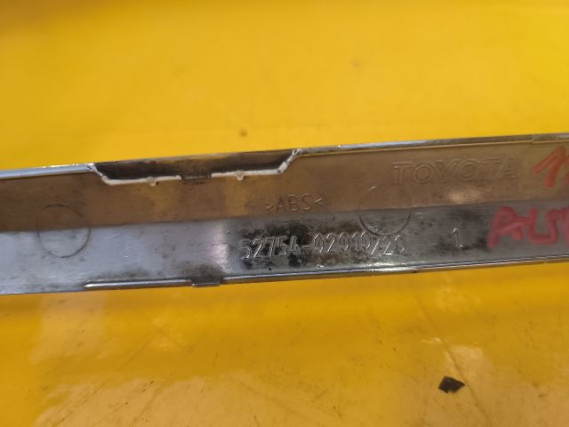 bontott TOYOTA AURIS Hátsó Lökhárító Díszléc