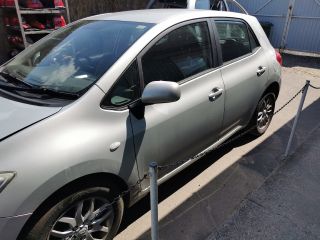 bontott TOYOTA AURIS Hűtőrács