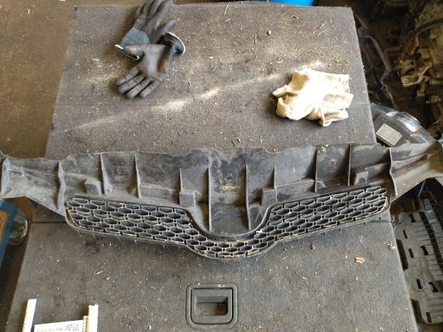 bontott TOYOTA AURIS Hűtőrács