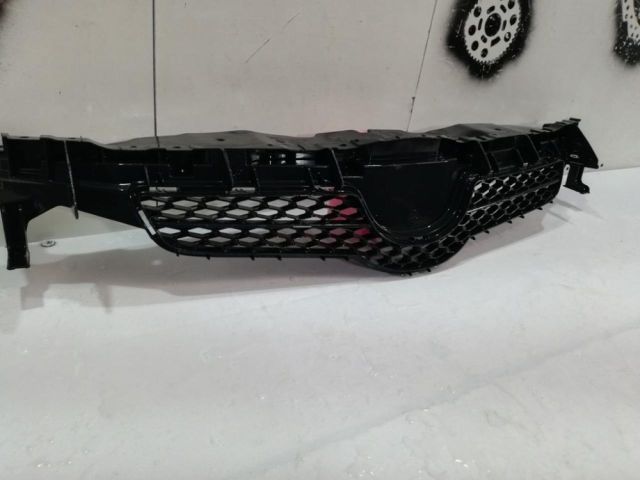 bontott TOYOTA AURIS Hűtőrács