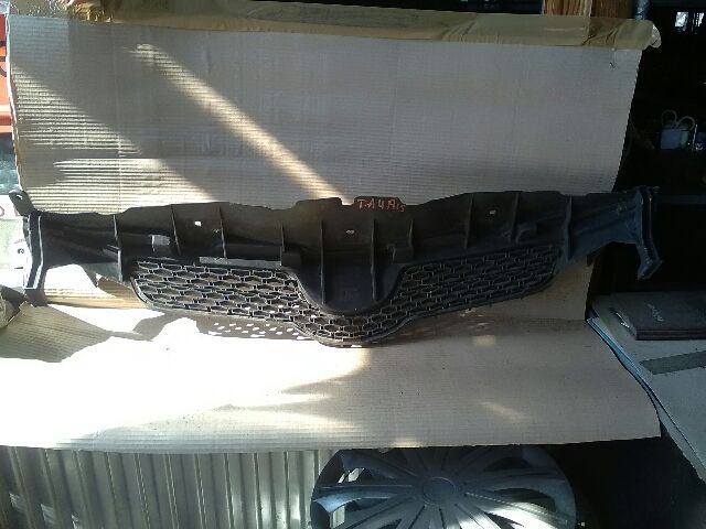 bontott TOYOTA AURIS Hűtőrács