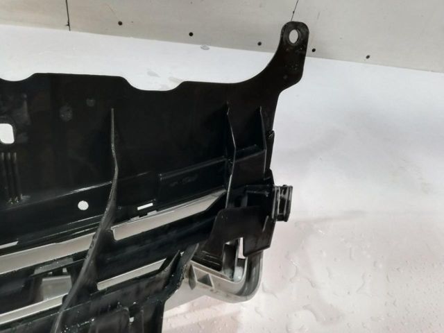 bontott TOYOTA AURIS Hűtőrács