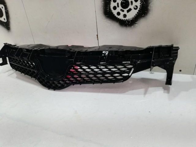 bontott TOYOTA AURIS Hűtőrács