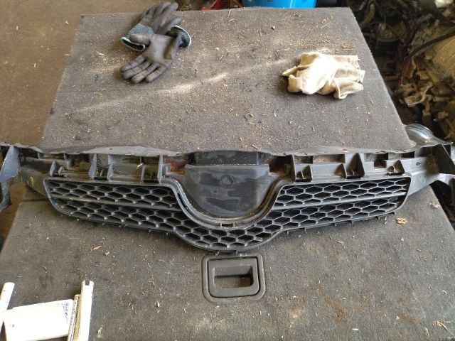 bontott TOYOTA AURIS Hűtőrács