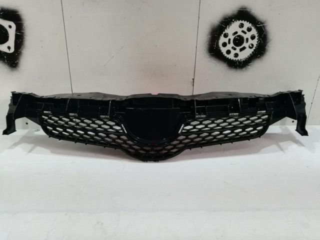 bontott TOYOTA AURIS Hűtőrács