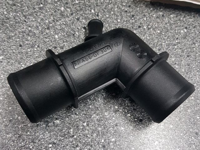 bontott TOYOTA AURIS Hűtővíz Elosztó Cső