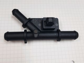 bontott TOYOTA AURIS Hűtővíz Elosztó Cső