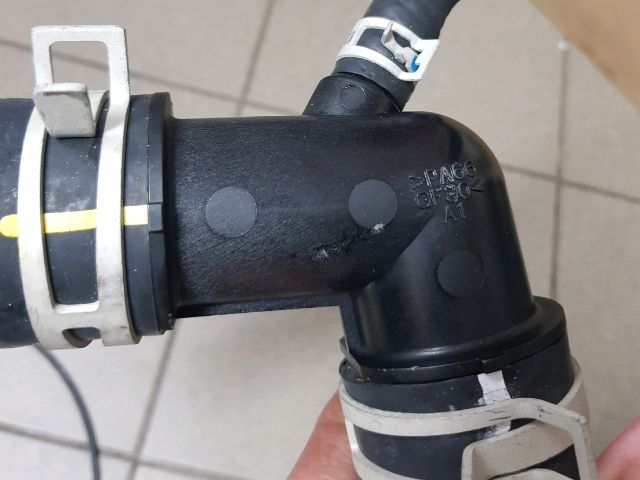 bontott TOYOTA AURIS Hűtővíz Elosztó Cső