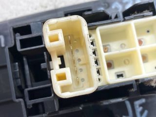 bontott TOYOTA AURIS Jobb első Ablakemelő Kapcsoló