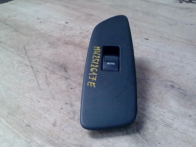 bontott TOYOTA AURIS Jobb első Ablakemelő Kapcsoló