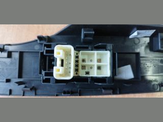 bontott TOYOTA AURIS Jobb első Ablakemelő Kapcsoló