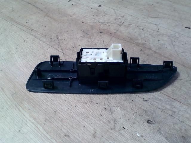 bontott TOYOTA AURIS Jobb első Ablakemelő Kapcsoló