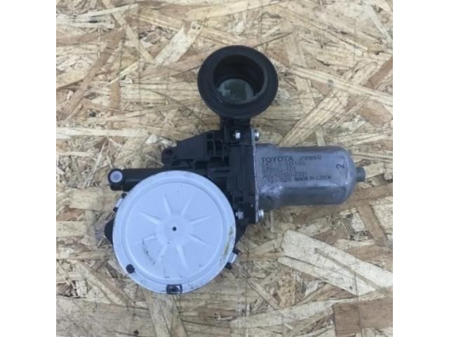 bontott TOYOTA AURIS Jobb első Ablakemelő Motor
