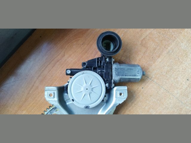 bontott TOYOTA AURIS Jobb első Ablakemelő Szerkezet (Elektromos)