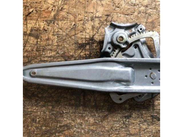 bontott TOYOTA AURIS Jobb első Ablakemelő Szerkezet (Elektromos)