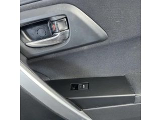 bontott TOYOTA AURIS Jobb első Ajtó Kárpit