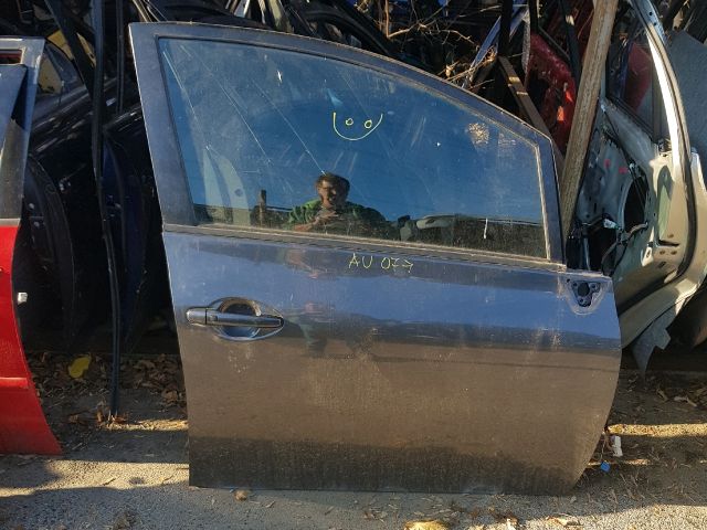 bontott TOYOTA AURIS Jobb első Ajtó (Részeivel)