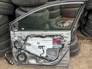 bontott TOYOTA AURIS Jobb első Ajtó (Részeivel)