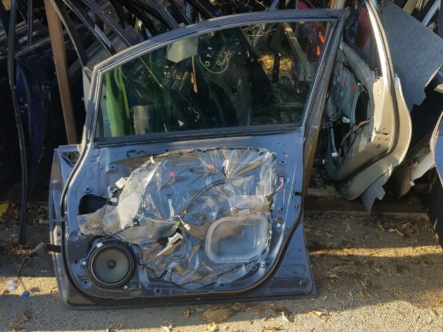 bontott TOYOTA AURIS Jobb első Ajtó (Részeivel)