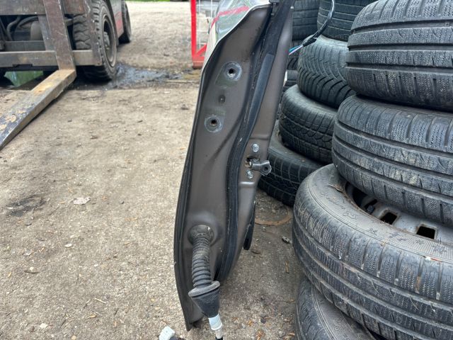 bontott TOYOTA AURIS Jobb első Ajtó (Részeivel)