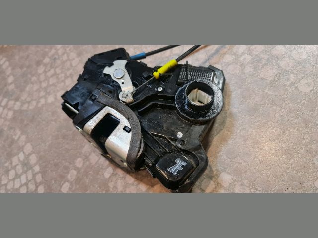 bontott TOYOTA AURIS Jobb első Ajtózár