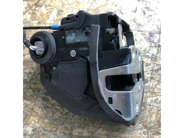 bontott TOYOTA AURIS Jobb első Ajtózár