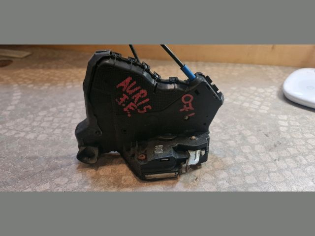 bontott TOYOTA AURIS Jobb első Ajtózár