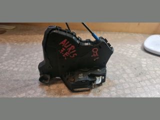 bontott TOYOTA AURIS Jobb első Ajtózár