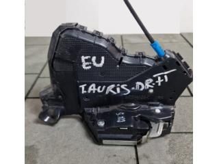 bontott TOYOTA AURIS Jobb első Ajtózár