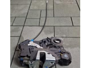 bontott TOYOTA AURIS Jobb első Ajtózár