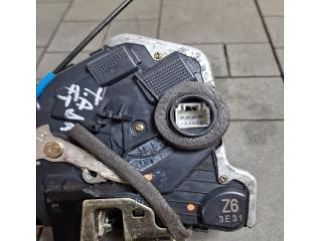 bontott TOYOTA AURIS Jobb első Ajtózár