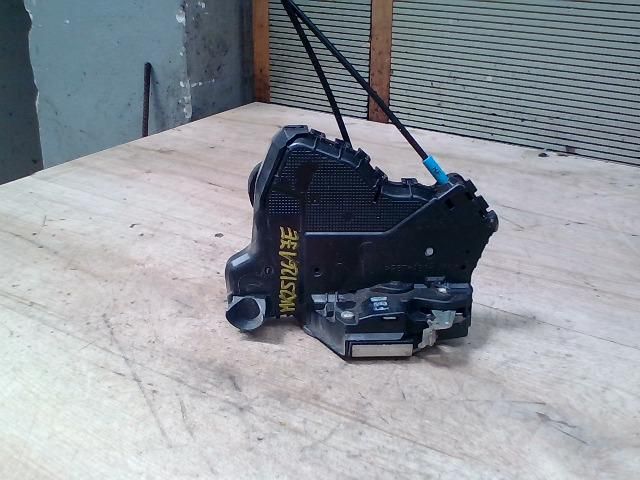 bontott TOYOTA AURIS Jobb első Ajtózár