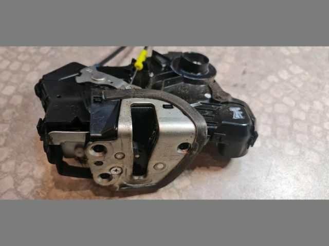 bontott TOYOTA AURIS Jobb első Ajtózár