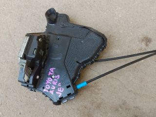 bontott TOYOTA AURIS Jobb első Ajtózár